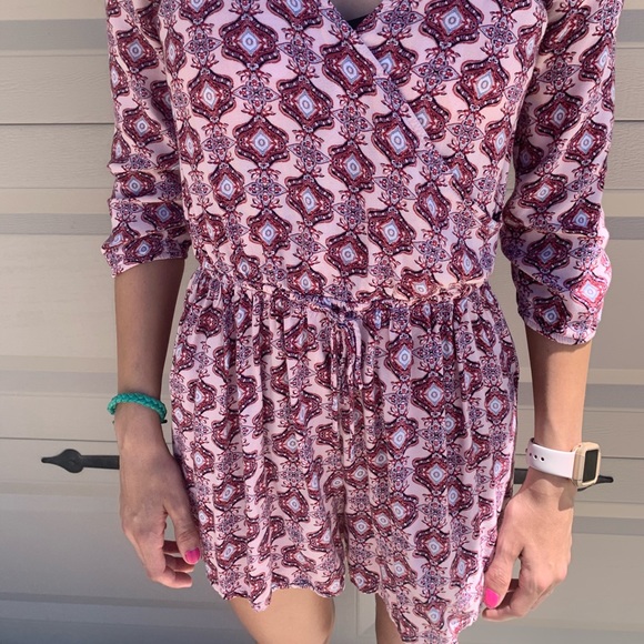 Hollister Patterned Romper - Picture 3 of 4